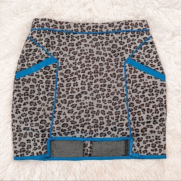 English Rose Gray Leopard Print with Blue Faux Leather Trim Mini Skirt SZ S - Picture 1 of 12